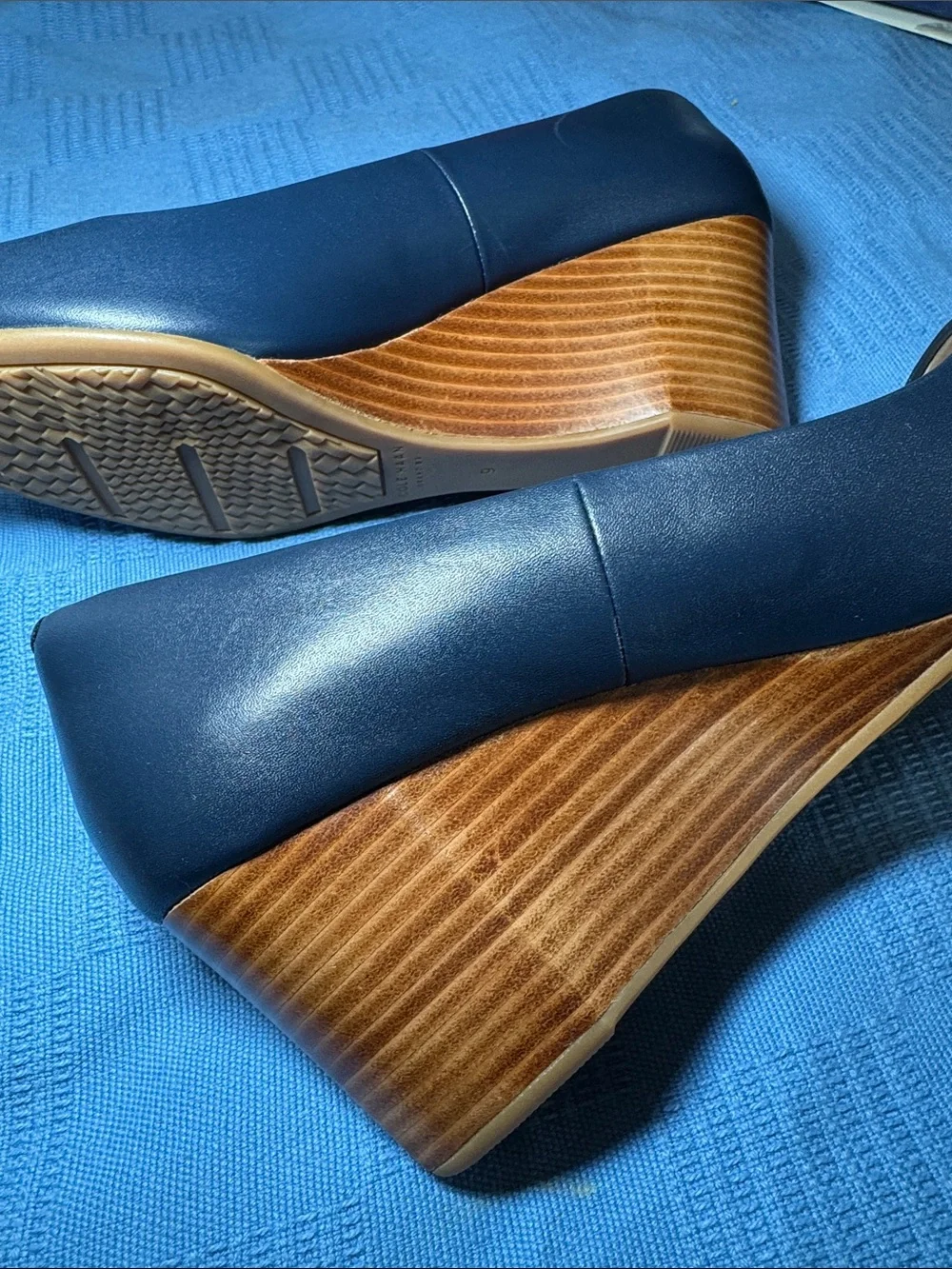 SZ 9B Cole Haan Grand-series Navy Peep-Toe Wedge Pumps gently used